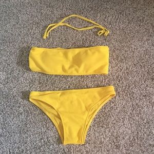 Cute yellow swim suit!!🌞